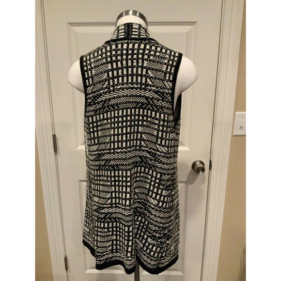 Angel of the North Black & White Geometric Chunky Knit Sweater Vest, Size XS - Picture 5 of 7